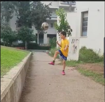 "שיעורי בית" בהקפצת כדור - עוד שעות עם כדור צמוד לרגל