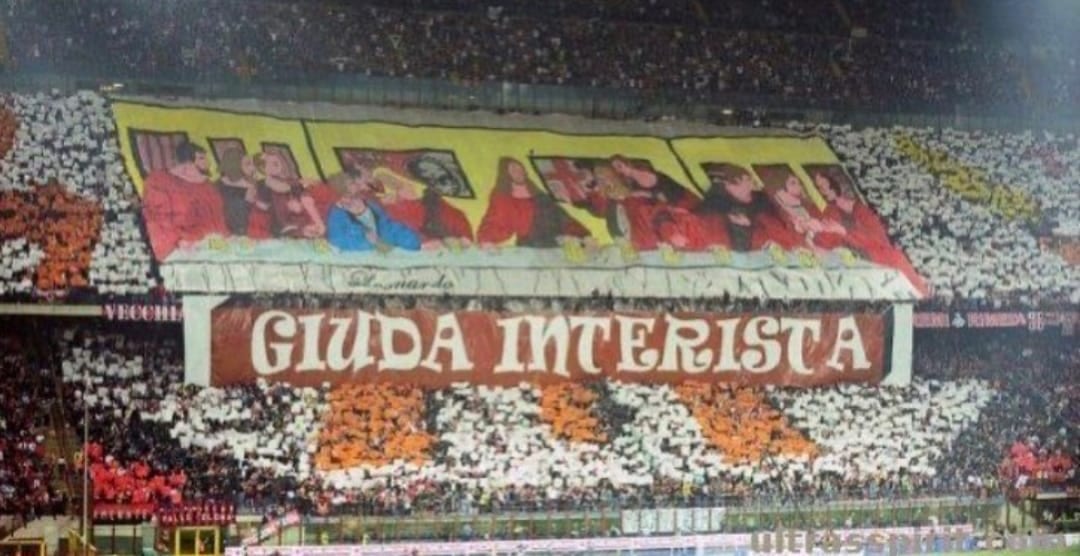 Giuda Interista, שלט אוהדי מילאן נגד לאונרדו